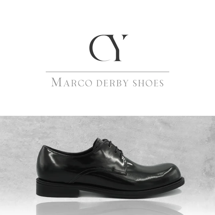<최영> 제품 이미지. 위쪽에 CY 로고와 MARCO DERBY SHOES 글자가 있고, 아래 회색 배경 위에 광택 있는 검은 더비 구두 한 짝이 옆모습으로 놓여 있다.